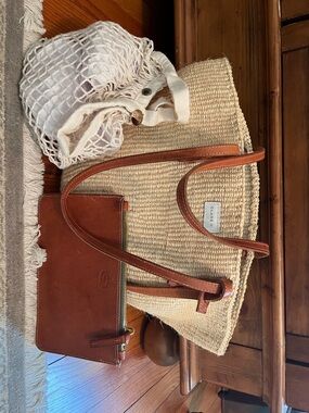 Claire V. straw shoulder bag